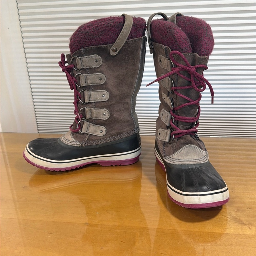 Sorel Joan of arctic purple gray winter boots size 8.5 / 39.5